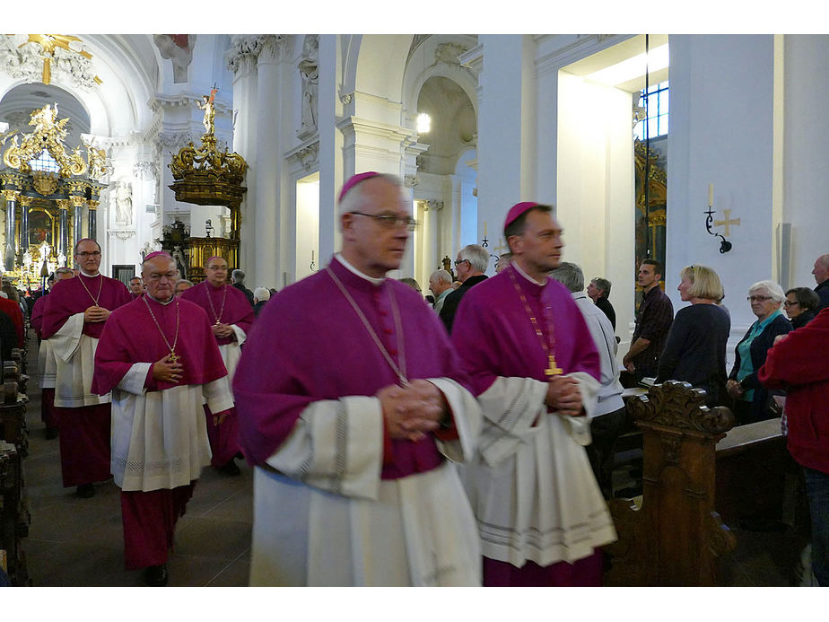 Abschlussvesper der Bischofskonferenz mit Austeilung des Bonifatiussegens (Foto: Karl-Franz Thiede)